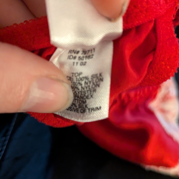 Vintage Victoria's Secret red 100% silk chemise with matching thong - Picture 10 of 10